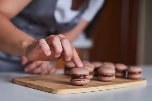 20 перспективных бизнес‑идей для работы на дому: тренды 2025-2026